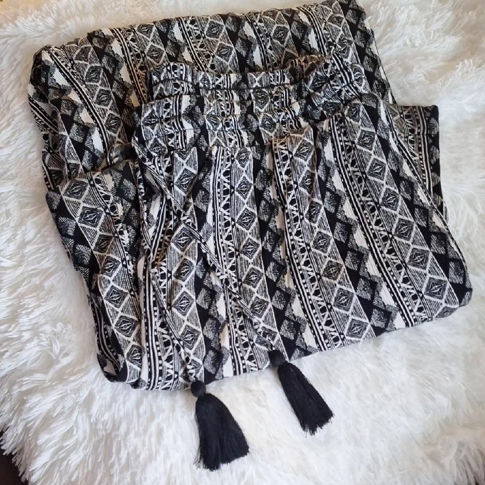 Knox Rose Black & White Geometric Patterned Wide Leg Lounge Pant with Tie Waist